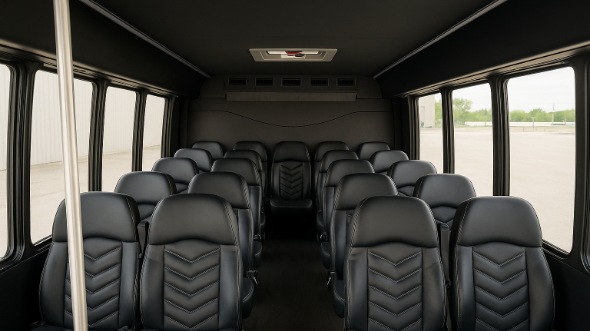 syracuse 28 passenger minibus